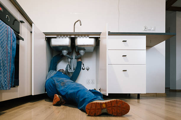 Professional Emergency Plumber technician working in Plainfield, OH
